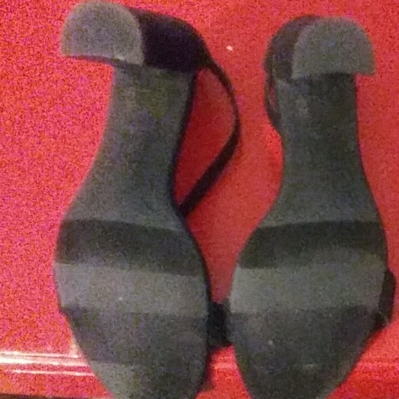 Black 4inch heels - Picture 4 of 4